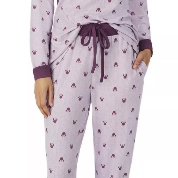 Disney purple so soft, cozy Minnie Mouse pajamas (S/M) - Picture 10 of 11